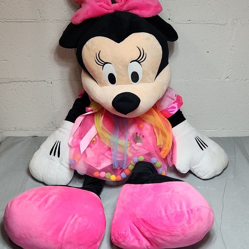 3Ft tall minnie mouse